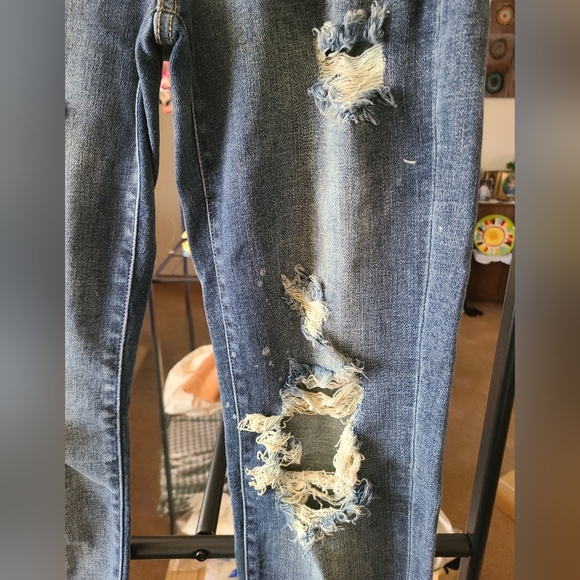 New. Distressed, Cuffed, Boydriend Cut Blue Jeans. - Picture 2 of 10